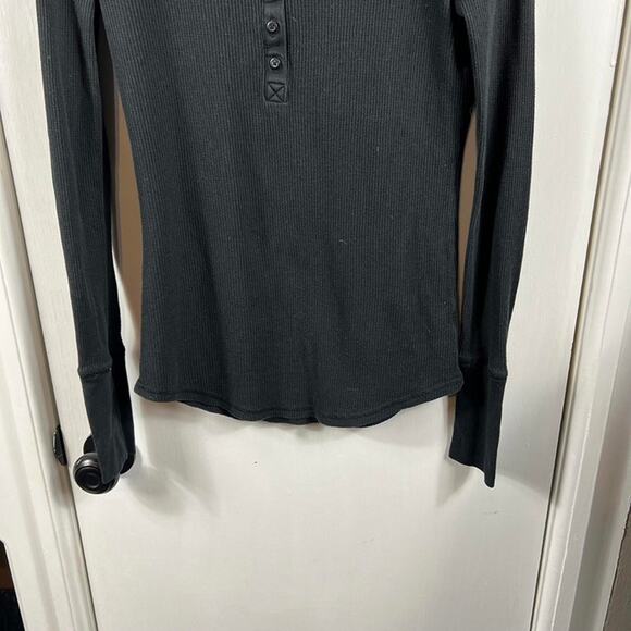 Gap black Octavia waffle Henley long sleeve t-shirt.  Size XS - Picture 4 of 7